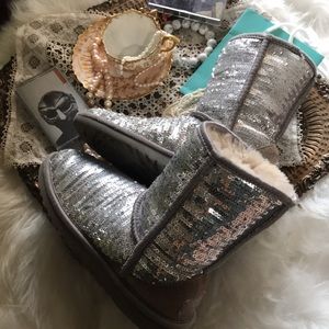 UGG Australia Classic Short Boot Silver Sequin Kid 4 Sheepskin Essential Sparkle